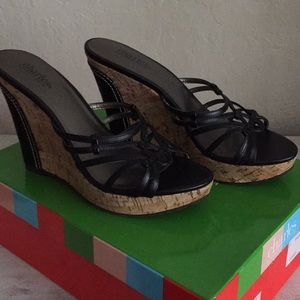 NWT Charles David “Saga” wedges